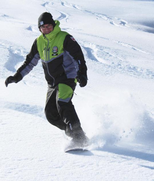 luisls-skischule-snowboard-tiefschnee-01-b